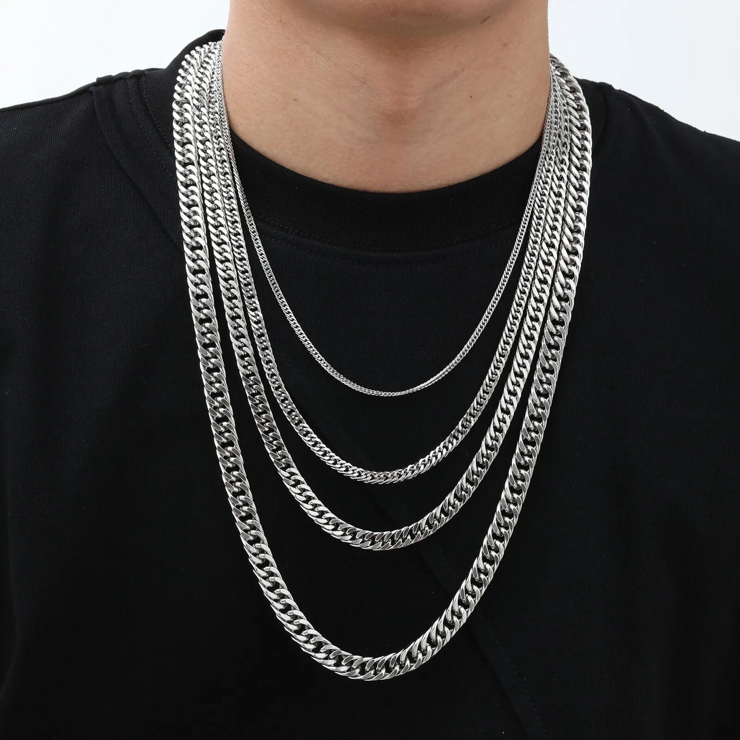 Layered Silver Chains: The Ultimate Statement in Modern Fashion ✨